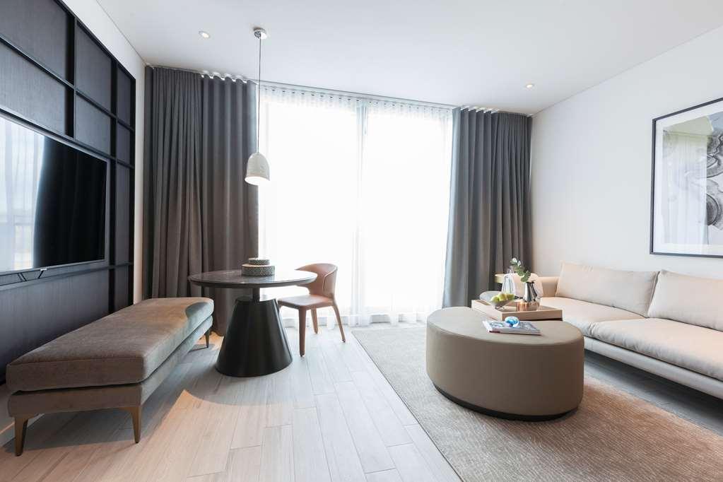 สกาย สวีท กรีนสแควร์ Hotel ซิดนีย์ ภายใน รูปภาพ A suite at the hotel