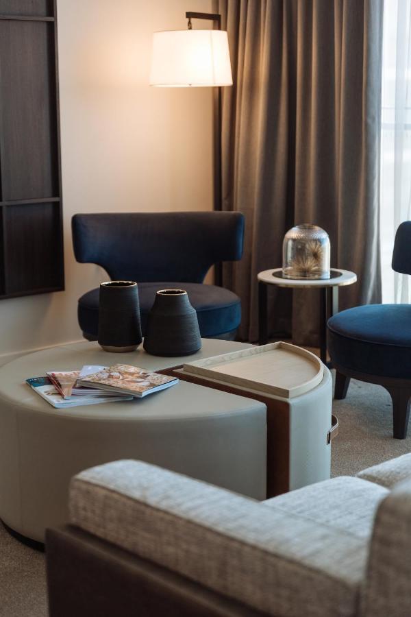 สกาย สวีท กรีนสแควร์ Hotel ซิดนีย์ ภายนอก รูปภาพ A coffee table