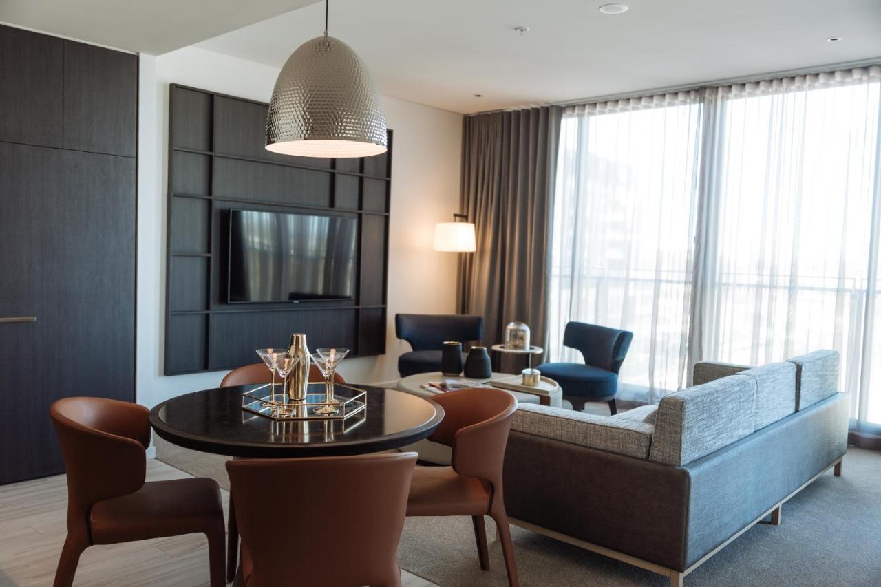 สกาย สวีท กรีนสแควร์ Hotel ซิดนีย์ ภายนอก รูปภาพ A suite at the hotel