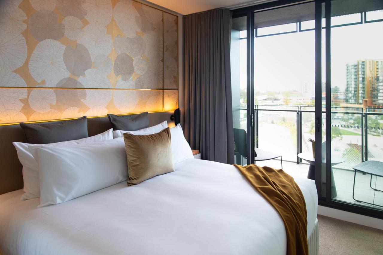 สกาย สวีท กรีนสแควร์ Hotel ซิดนีย์ ภายนอก รูปภาพ A bedroom at the hotel